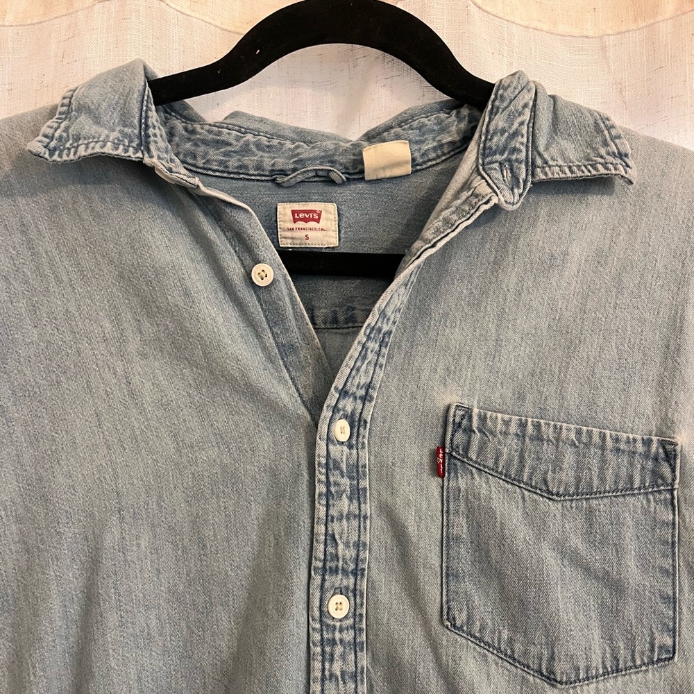 Levi's Men's Light Blue Casual Button Down Shirt